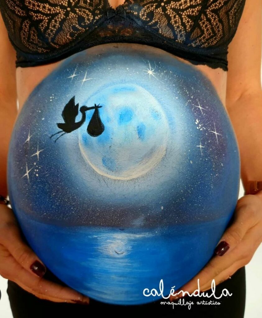 Pintura corporal en el embarazo: cuerpo, emoción y recuerdo